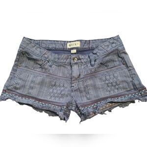 ROXY tribal embroidered hem shorts 28